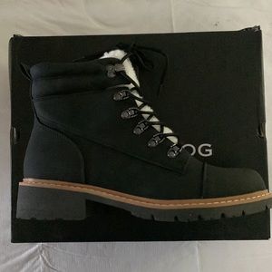 New London Fog Lace Up Black Boots